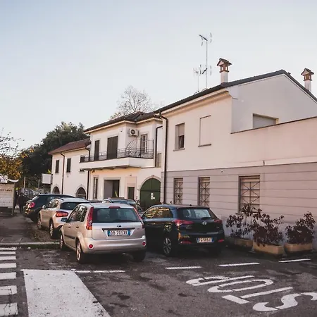 Grey House Con Box Privato Apartamento Pavia