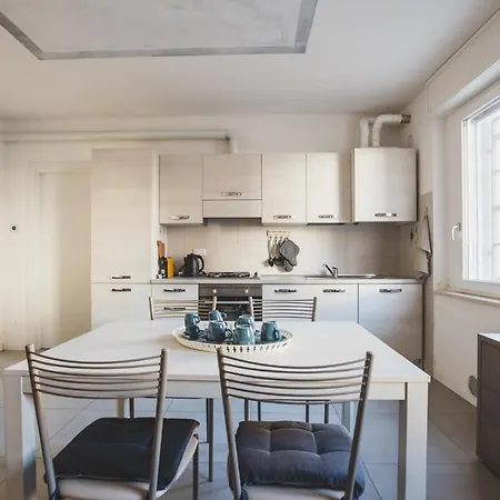 Grey House Con Box Privato Apartmán Pavia