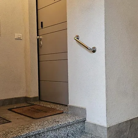 Grey House Con Box Privato * Pavia